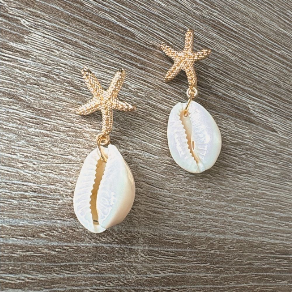 Anthropologie Gold Starfish and Shell Earrings